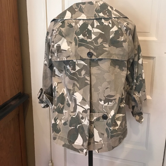 BCBG MAXAZRIA SHORT CAMO TRENCH - Picture 4 of 7
